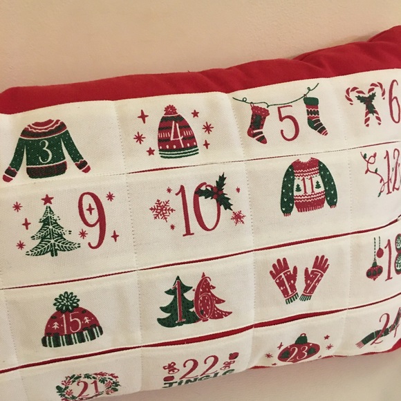 CHRISTMAS COUNTDOWN ADVENT CALENDAR THROW PILLOW W/ MITTEN CHARM - Picture 6 of 10